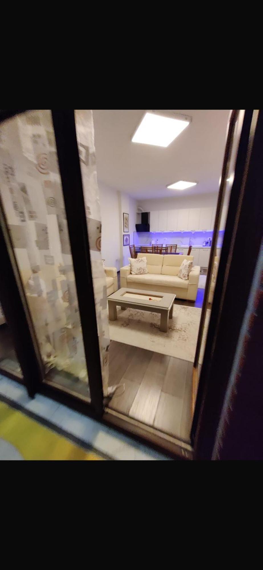 Apartment Apartment Apartment *